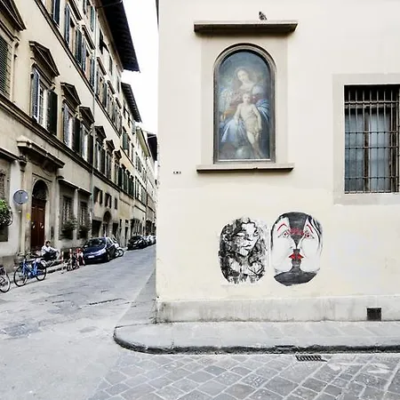 Uffizi 아파트 *